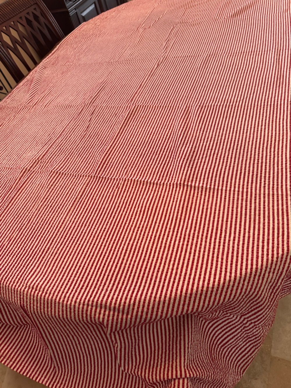 Tablecloth White & Red Stripes Nicole Miller 52x104
